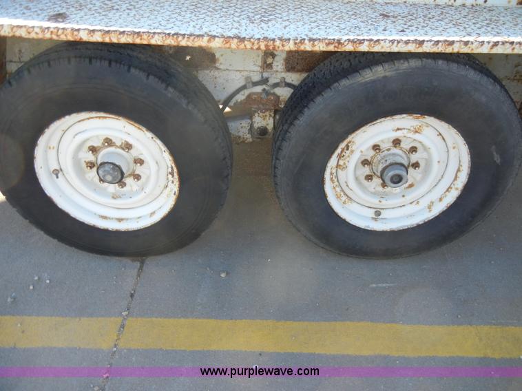 image for item A3478 1991 Kiefer 28' material/pole trailer