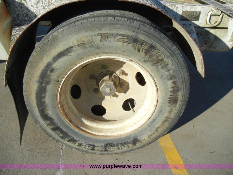 image for item A3479 1992 Butler 27' material/pole trailer