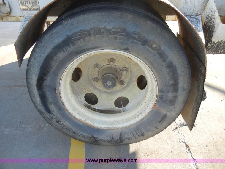image for item A3479 1992 Butler 27' material/pole trailer