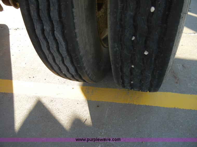 image for item A3479 1992 Butler 27' material/pole trailer
