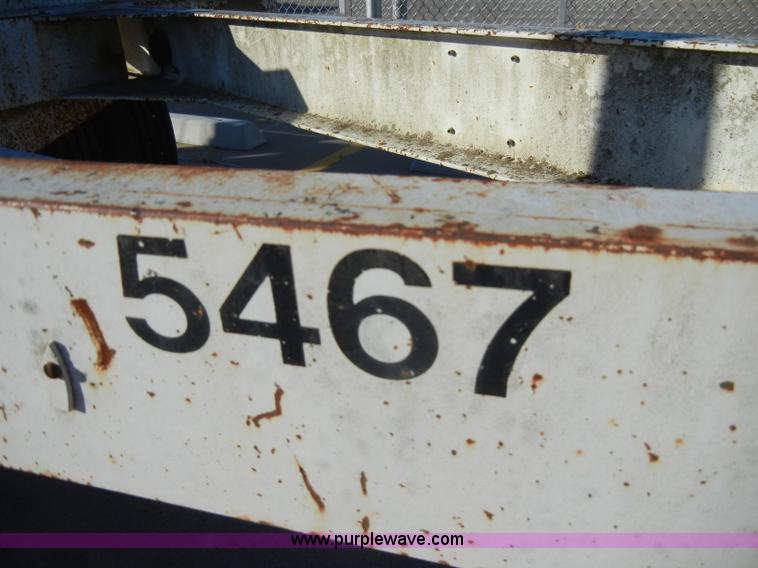 image for item A3479 1992 Butler 27' material/pole trailer