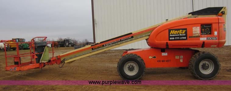 image for item A5620 2004 JLG 600S boom lift