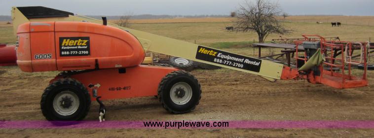 image for item A5620 2004 JLG 600S boom lift