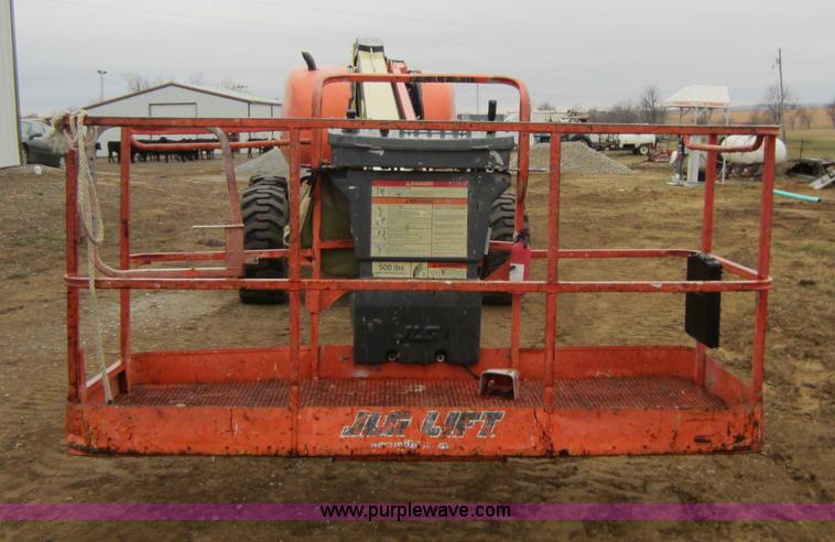 image for item A5620 2004 JLG 600S boom lift