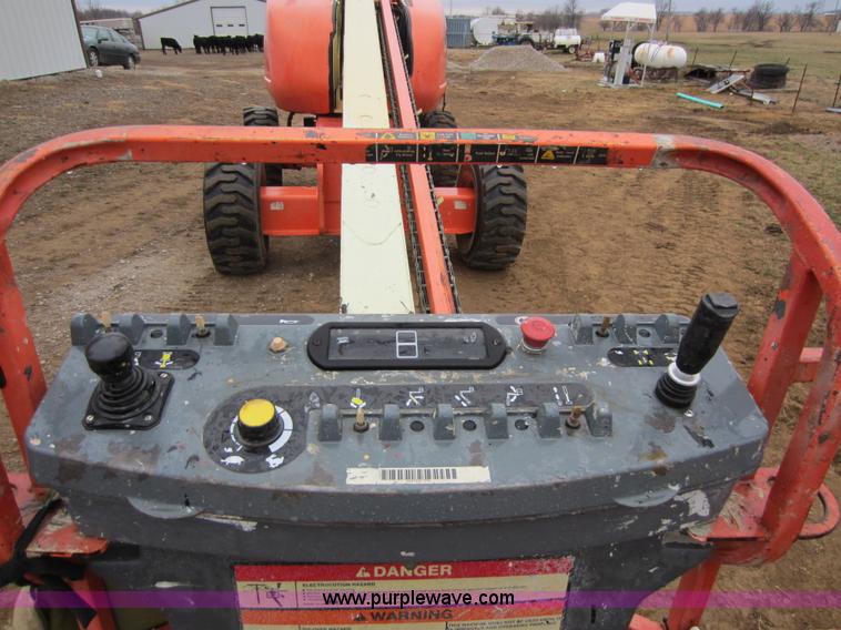 image for item A5620 2004 JLG 600S boom lift