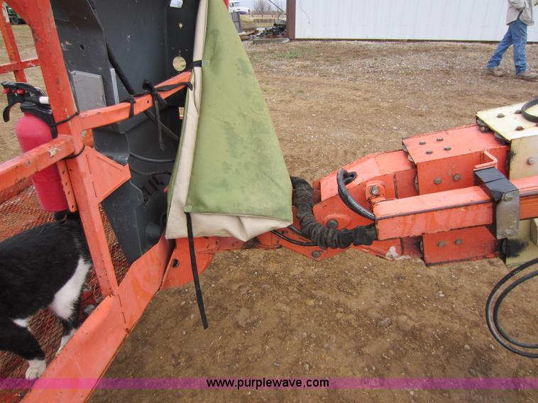 image for item A5620 2004 JLG 600S boom lift