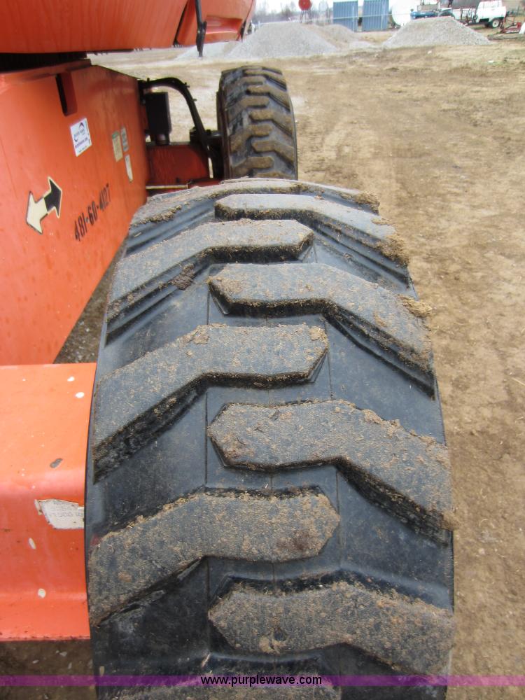 image for item A5620 2004 JLG 600S boom lift