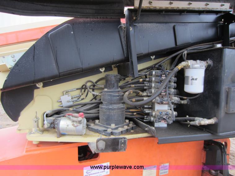 image for item A5620 2004 JLG 600S boom lift