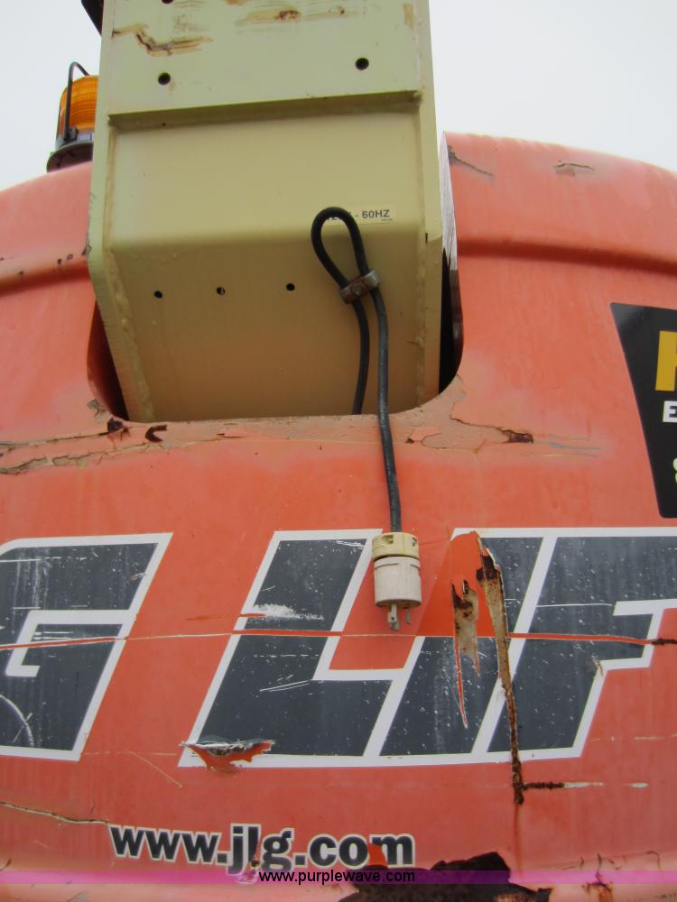 image for item A5620 2004 JLG 600S boom lift
