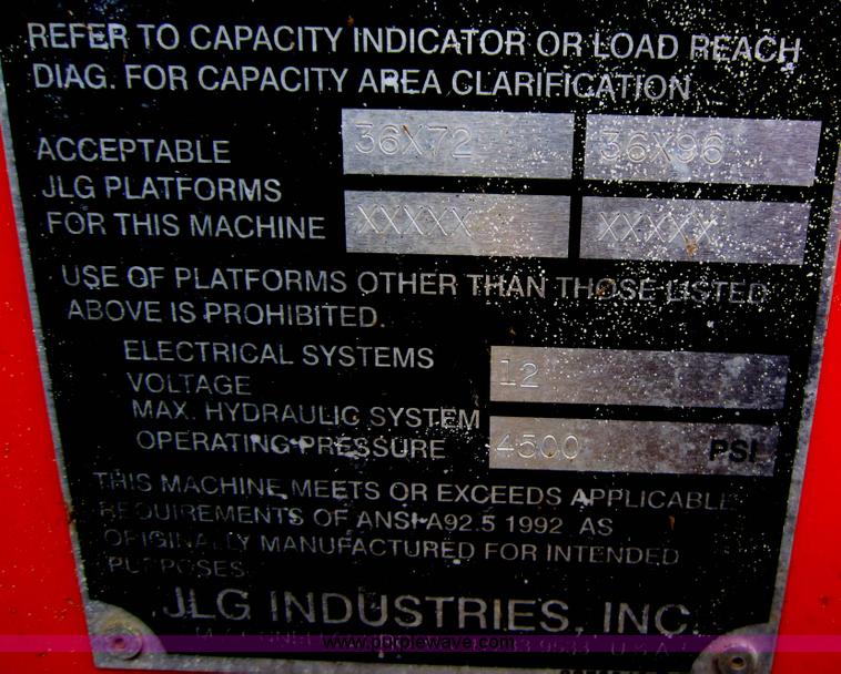 image for item A5620 2004 JLG 600S boom lift