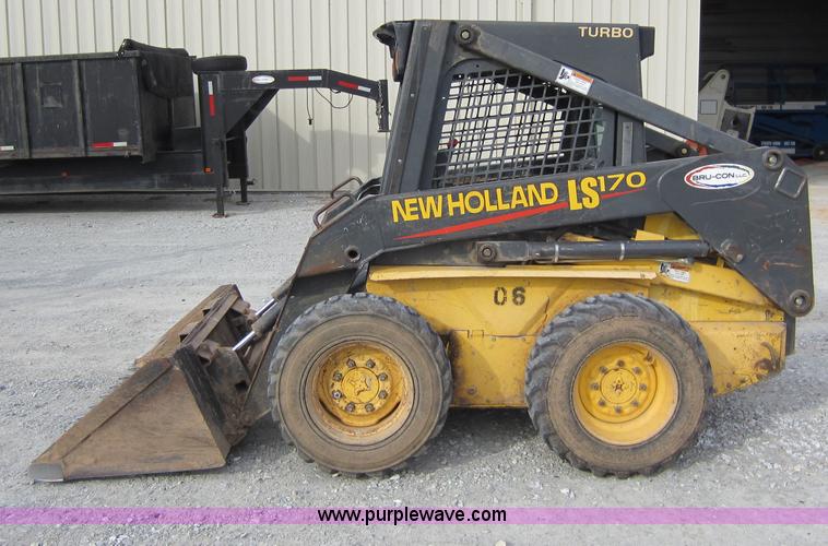 image for item A5621 2004 New Holland LS170 skid steer