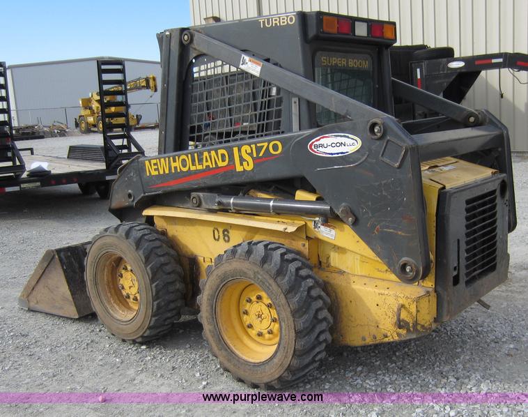 image for item A5621 2004 New Holland LS170 skid steer