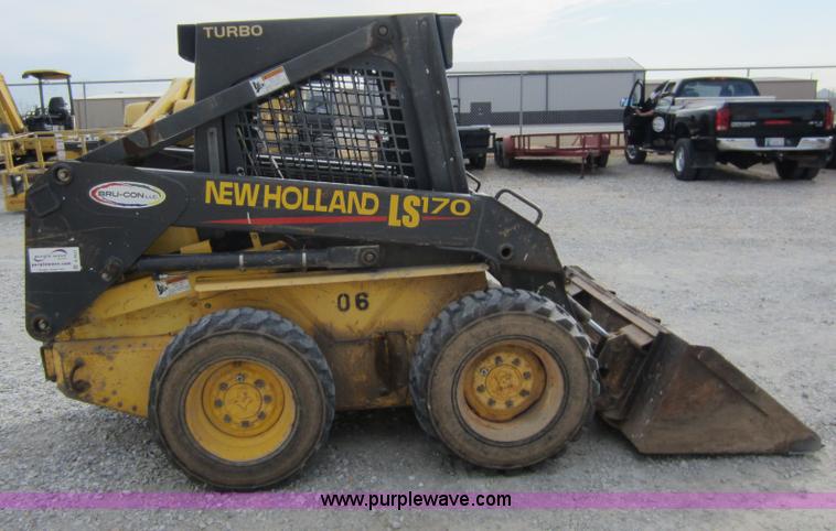 image for item A5621 2004 New Holland LS170 skid steer