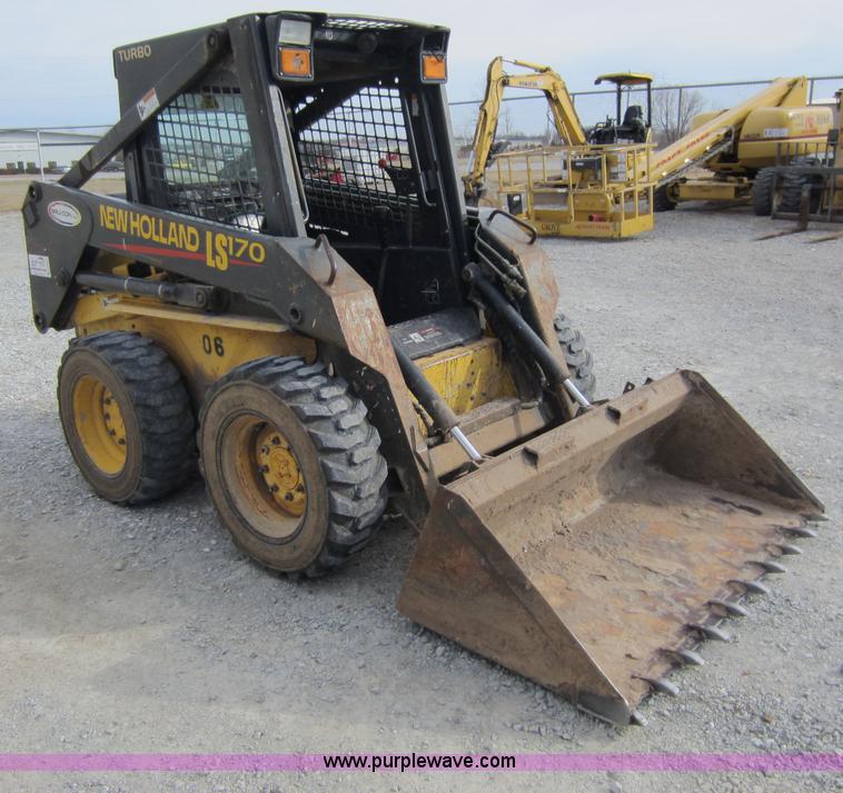 image for item A5621 2004 New Holland LS170 skid steer