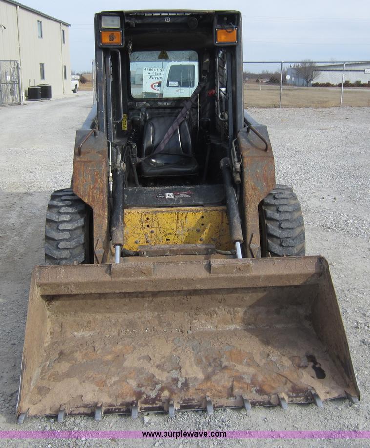 image for item A5621 2004 New Holland LS170 skid steer