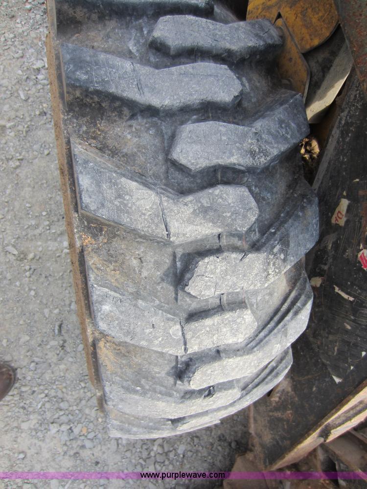 image for item A5621 2004 New Holland LS170 skid steer