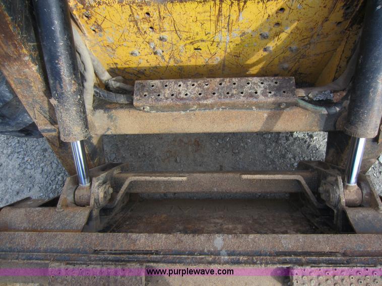 image for item A5621 2004 New Holland LS170 skid steer