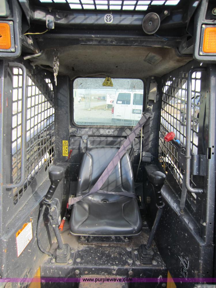 image for item A5621 2004 New Holland LS170 skid steer