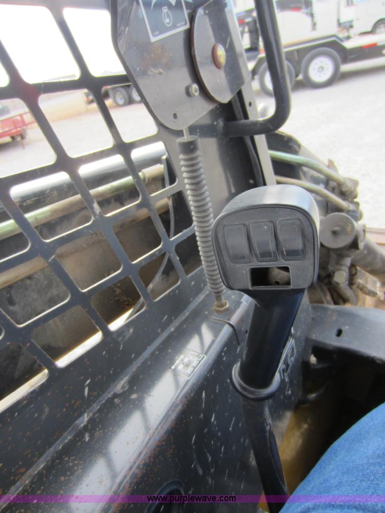 image for item A5621 2004 New Holland LS170 skid steer