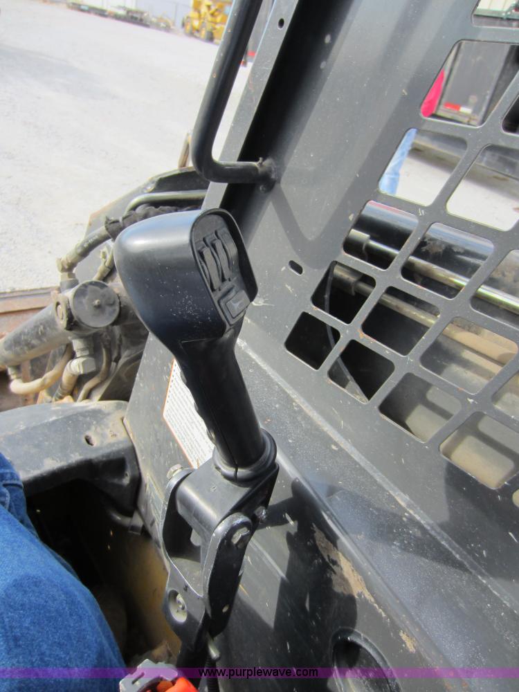 image for item A5621 2004 New Holland LS170 skid steer