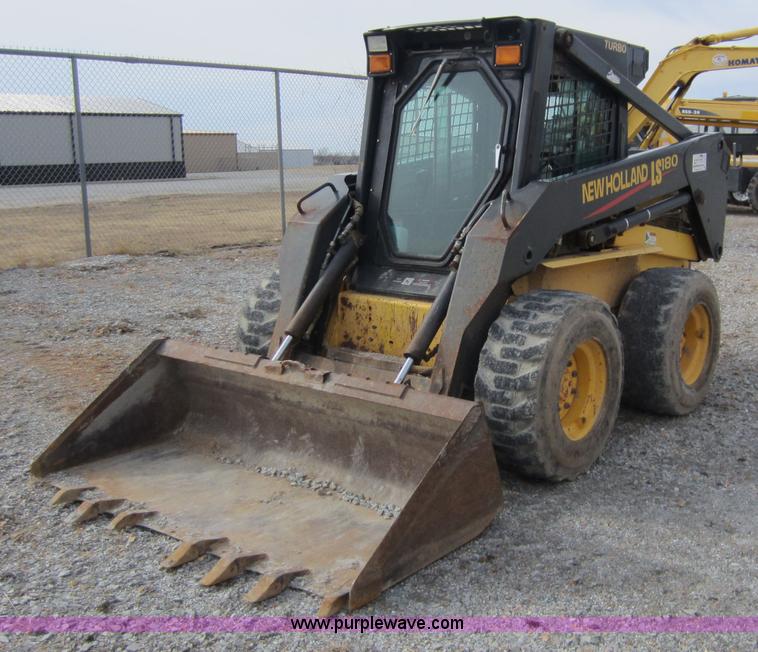 image for item A5627 2004 New Holland LS180 skid steer