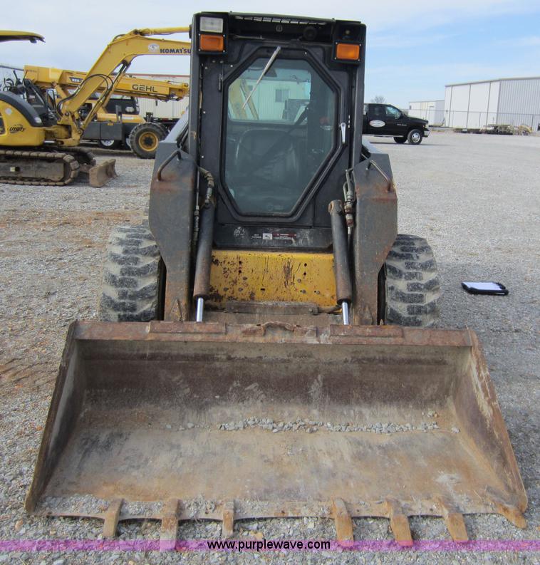 image for item A5627 2004 New Holland LS180 skid steer