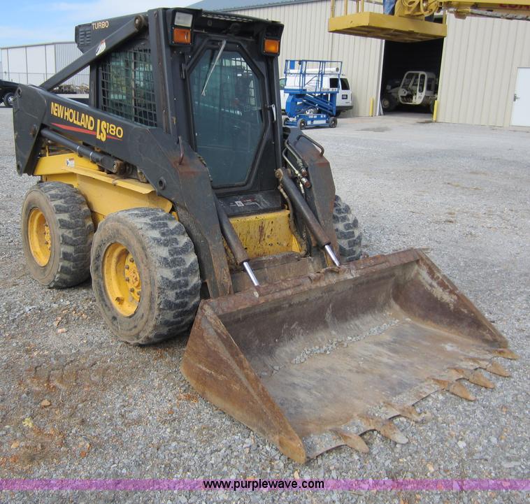 image for item A5627 2004 New Holland LS180 skid steer