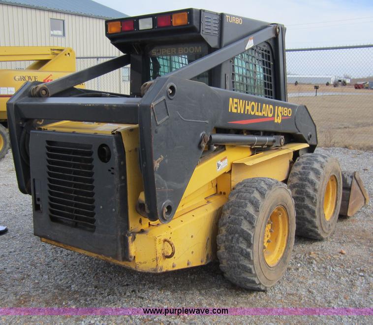 image for item A5627 2004 New Holland LS180 skid steer