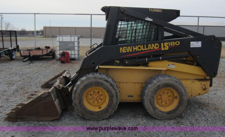 image for item A5627 2004 New Holland LS180 skid steer