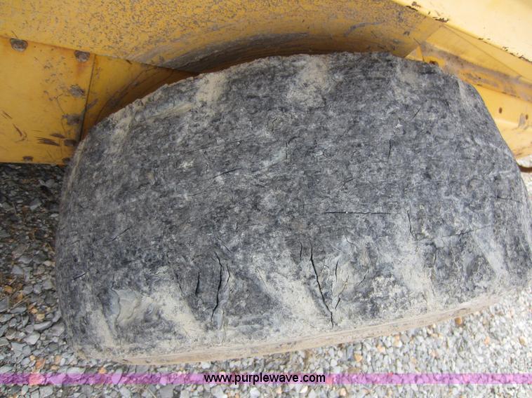 image for item A5627 2004 New Holland LS180 skid steer