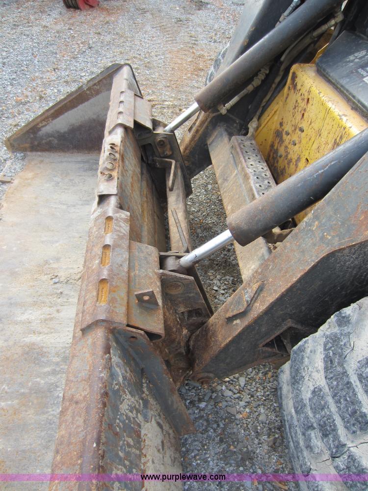 image for item A5627 2004 New Holland LS180 skid steer