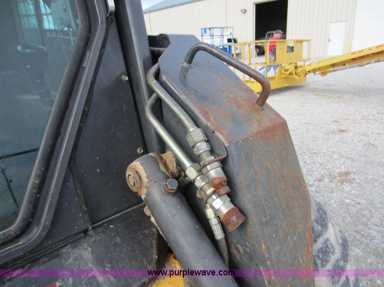 image for item A5627 2004 New Holland LS180 skid steer