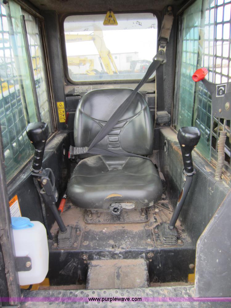 image for item A5627 2004 New Holland LS180 skid steer