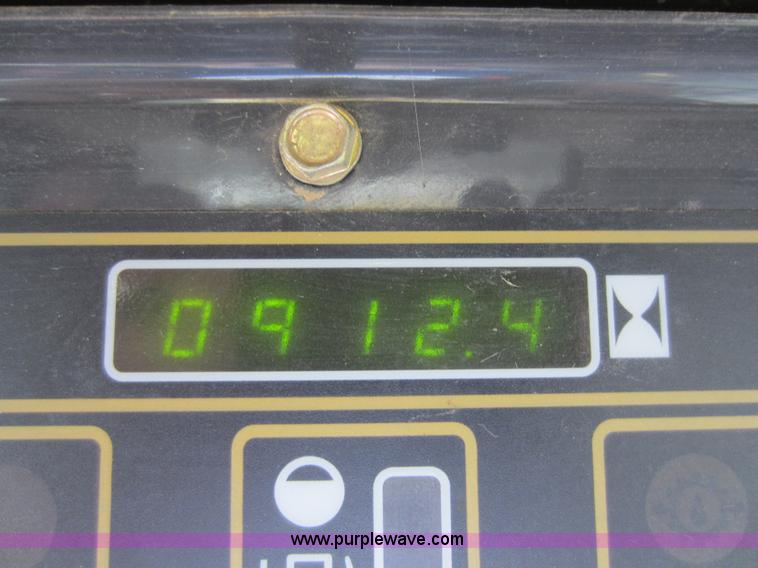 image for item A5627 2004 New Holland LS180 skid steer