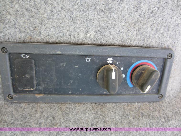 image for item A5627 2004 New Holland LS180 skid steer