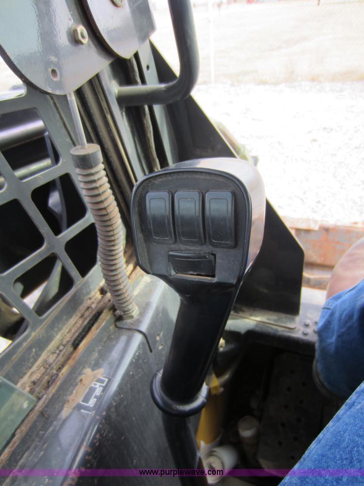 image for item A5627 2004 New Holland LS180 skid steer