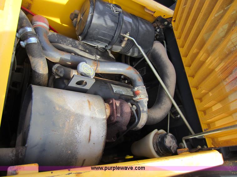 image for item A5627 2004 New Holland LS180 skid steer