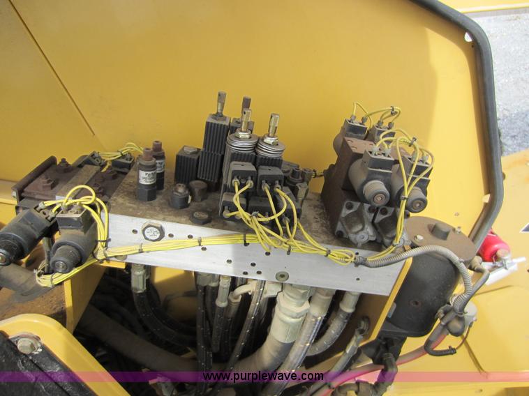 image for item A5628 1998 Grove MZ46CXT boom lift