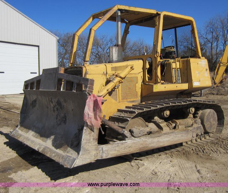 image for item A5630 1988 John Deere 750B dozer