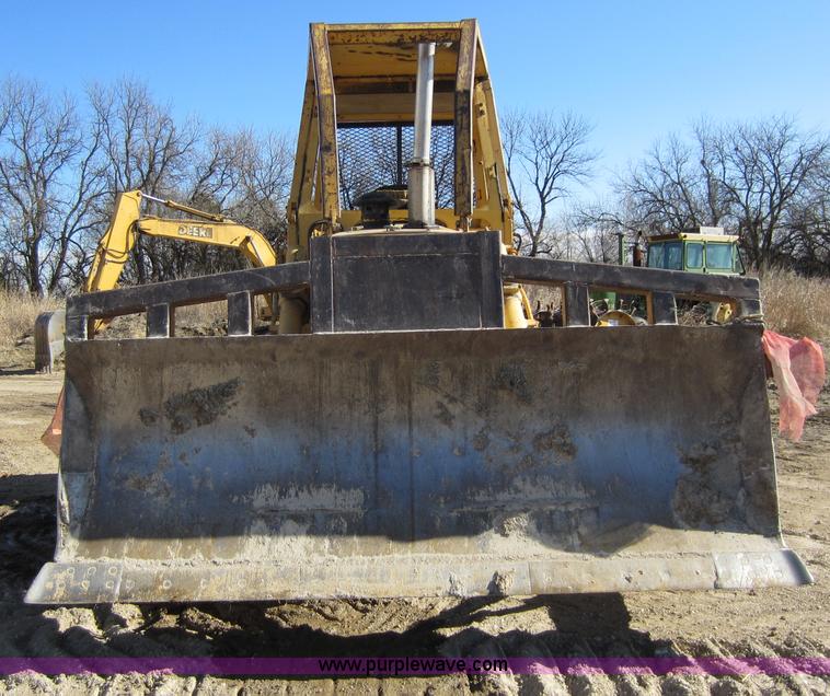 image for item A5630 1988 John Deere 750B dozer