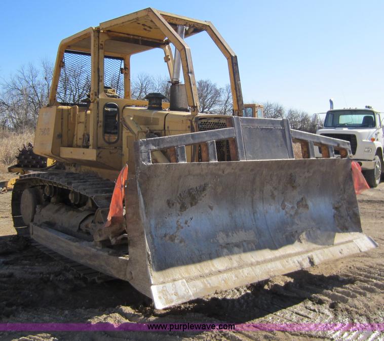 image for item A5630 1988 John Deere 750B dozer