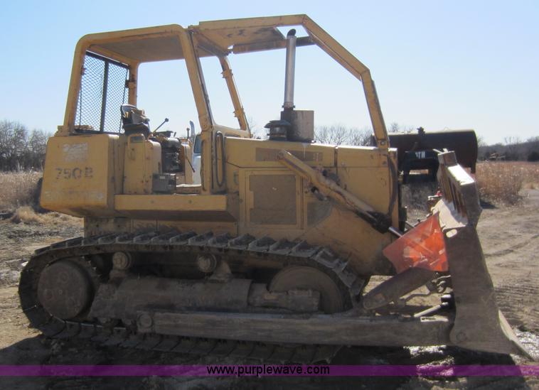image for item A5630 1988 John Deere 750B dozer