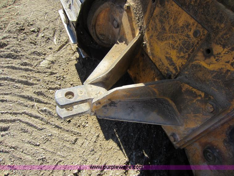 image for item A5630 1988 John Deere 750B dozer