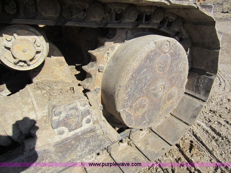 image for item A5630 1988 John Deere 750B dozer