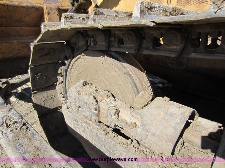 image for item A5630 1988 John Deere 750B dozer