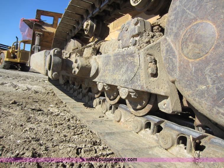 image for item A5630 1988 John Deere 750B dozer