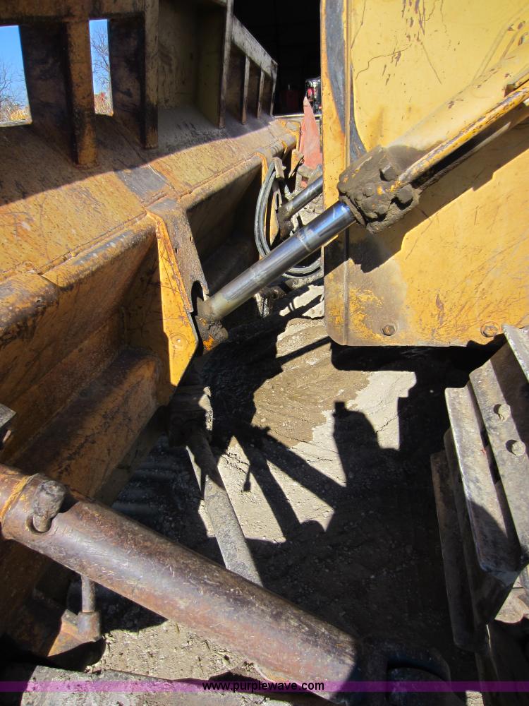 image for item A5630 1988 John Deere 750B dozer