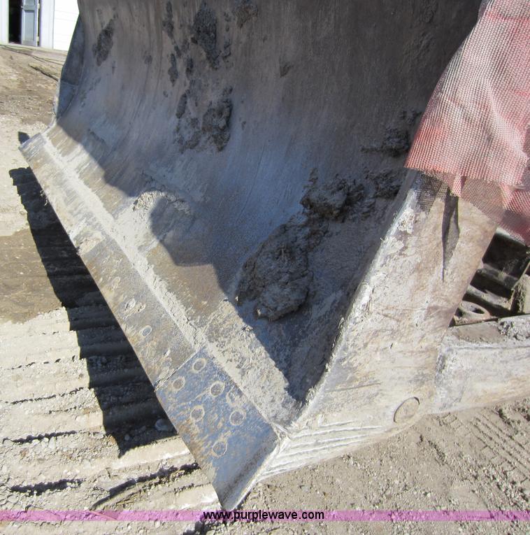 image for item A5630 1988 John Deere 750B dozer