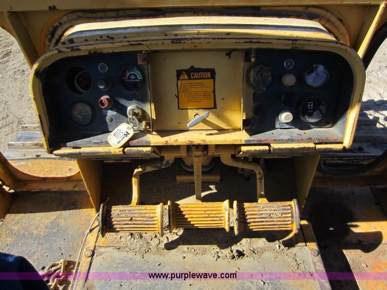 image for item A5630 1988 John Deere 750B dozer