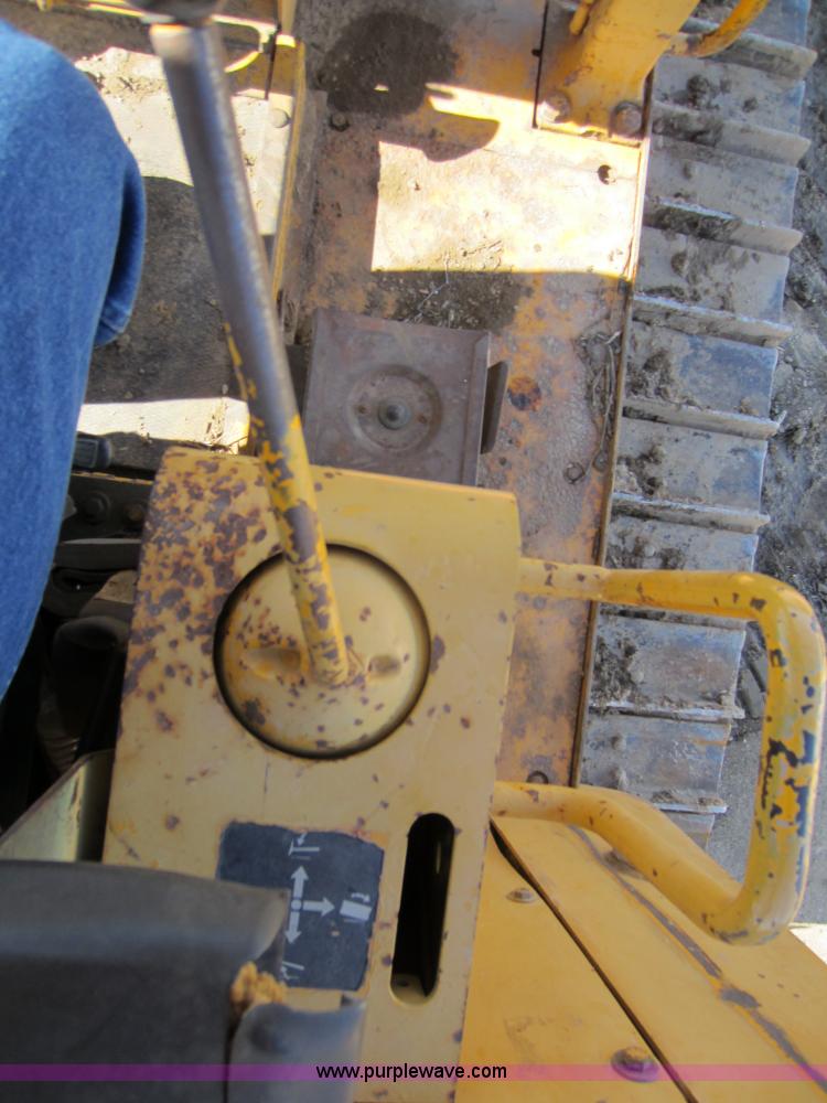 image for item A5630 1988 John Deere 750B dozer